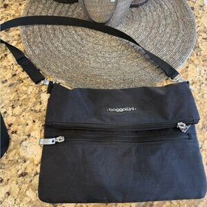 Baggallini Black Crossbody Shoulder Bag with Adjustable Strap